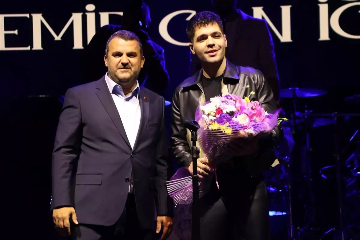 Emir Can İğrek Tekirdağ’da Konser Verdi