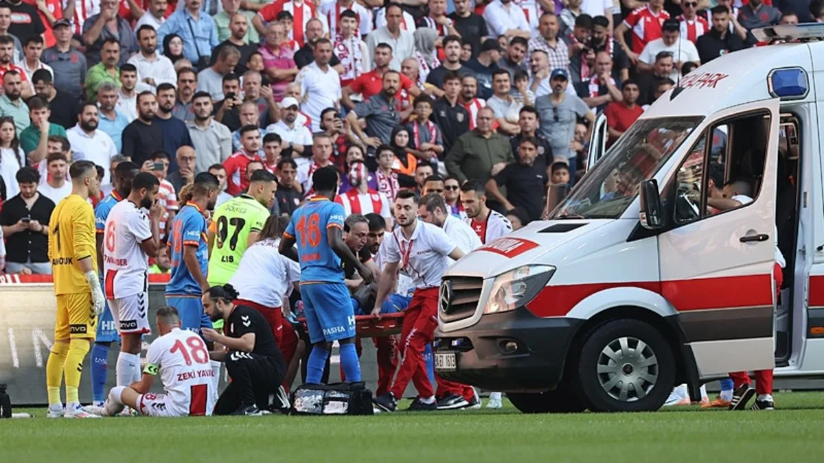 Göztepeli Isaac Solet, hastaneye kaldırıldı