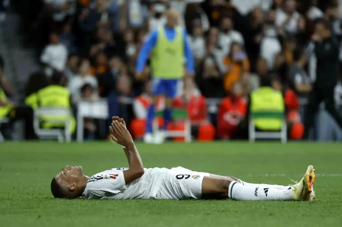 Mbappe’den 3 Hafta Uzak Kalacak