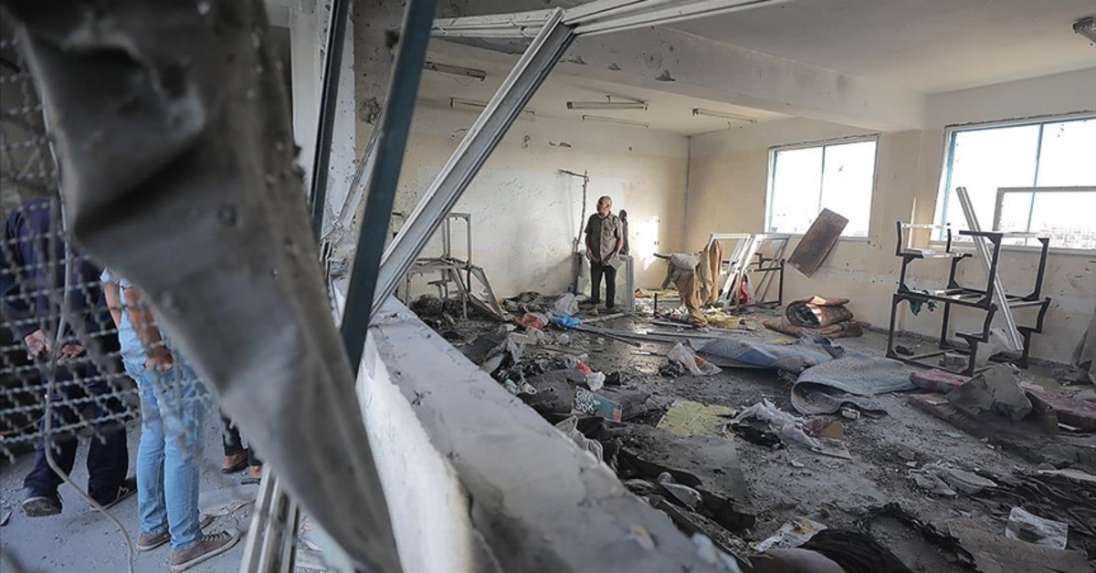 İsrail, Gazze’de yerlerinden edilenlerin sığındığı BM okulunu üçüncü kez bombaladı