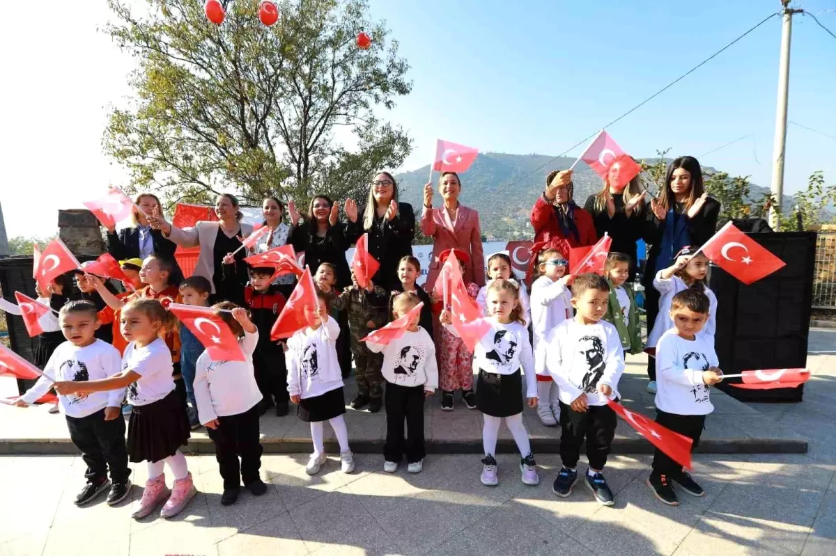 Selçuk Belediye Başkanı’ndan Cumhuriyet Bayramı Kutlaması ve Çocuklara Destek