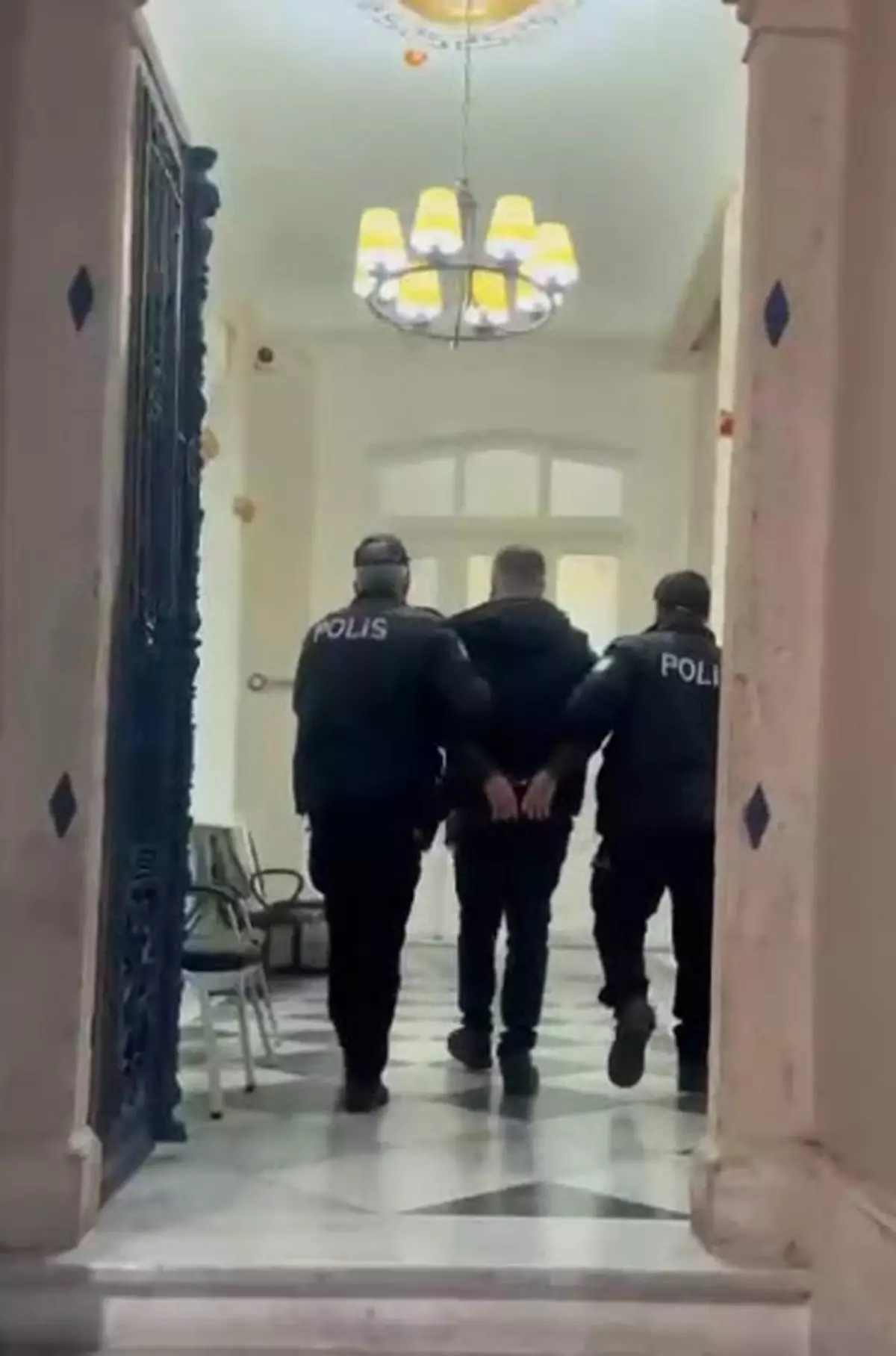 Kasten Öldürme Suçundan Aranan Şahıs İzmir’de Yakalandı