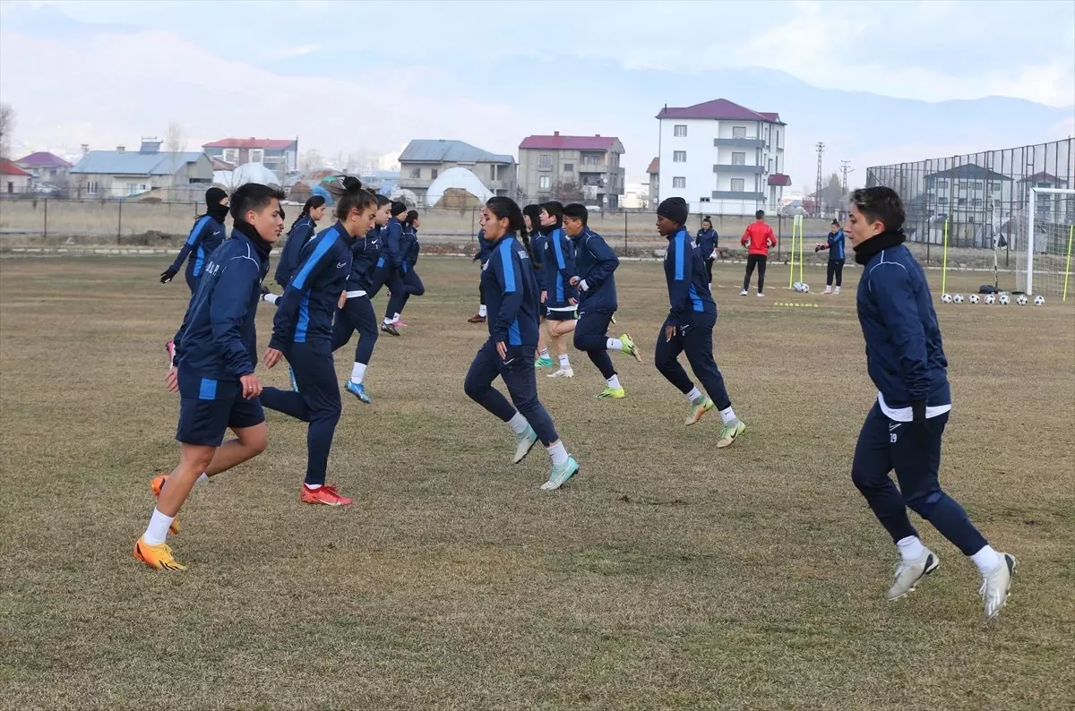 Yüksekova Spor Liderliğe Koşuyor