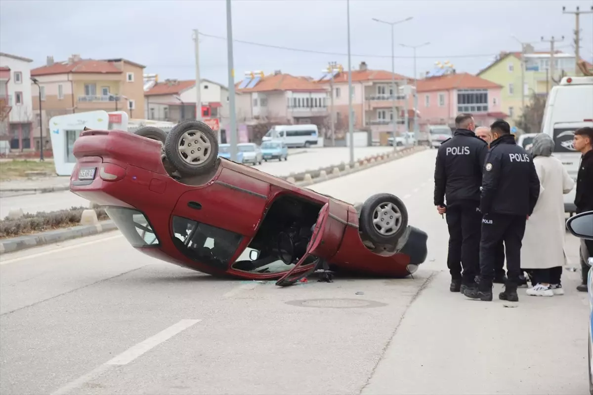 Karaman’da Otomobil Devrildi, Sürücü Yaralandı