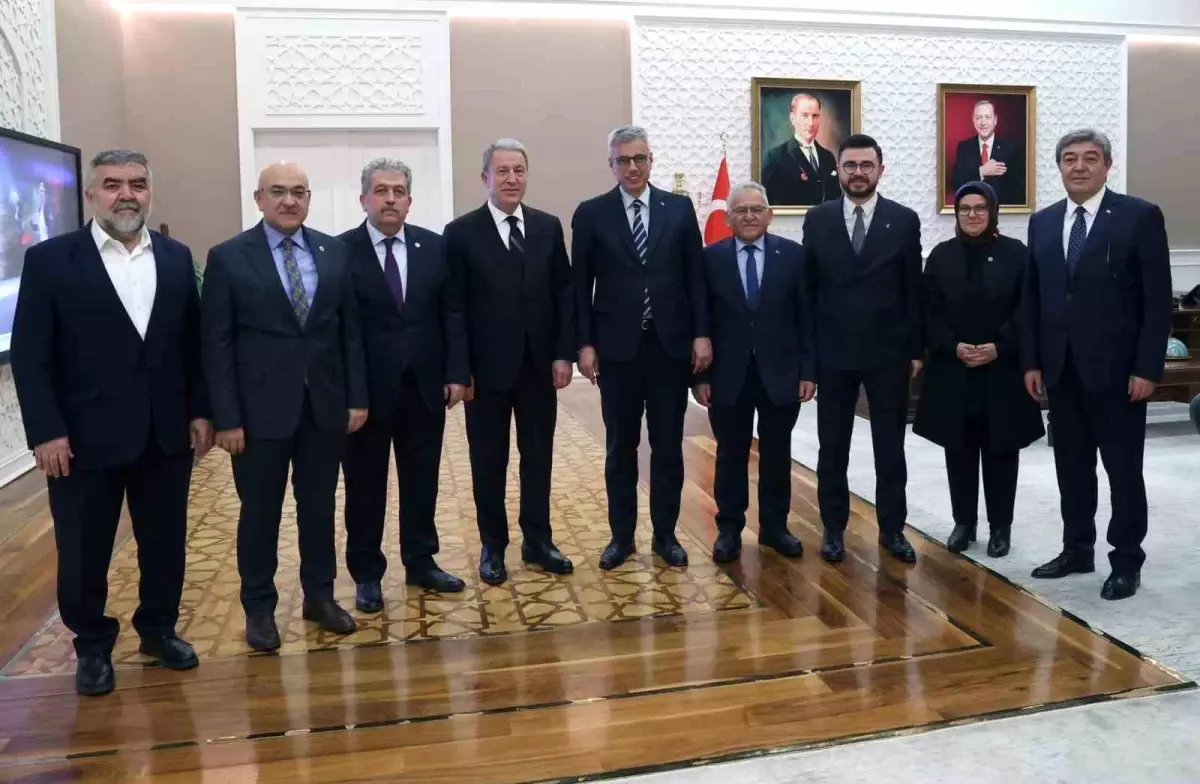 Kayseri Büyükşehir Belediye Başkanı Büyükkılıç, Sağlık Bakanı’nı Ziyaret Etti
