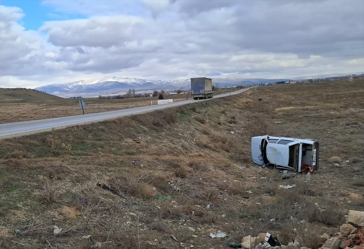 Bolvadin’de Şarapnlpolde Kaza: 5 Yaralı