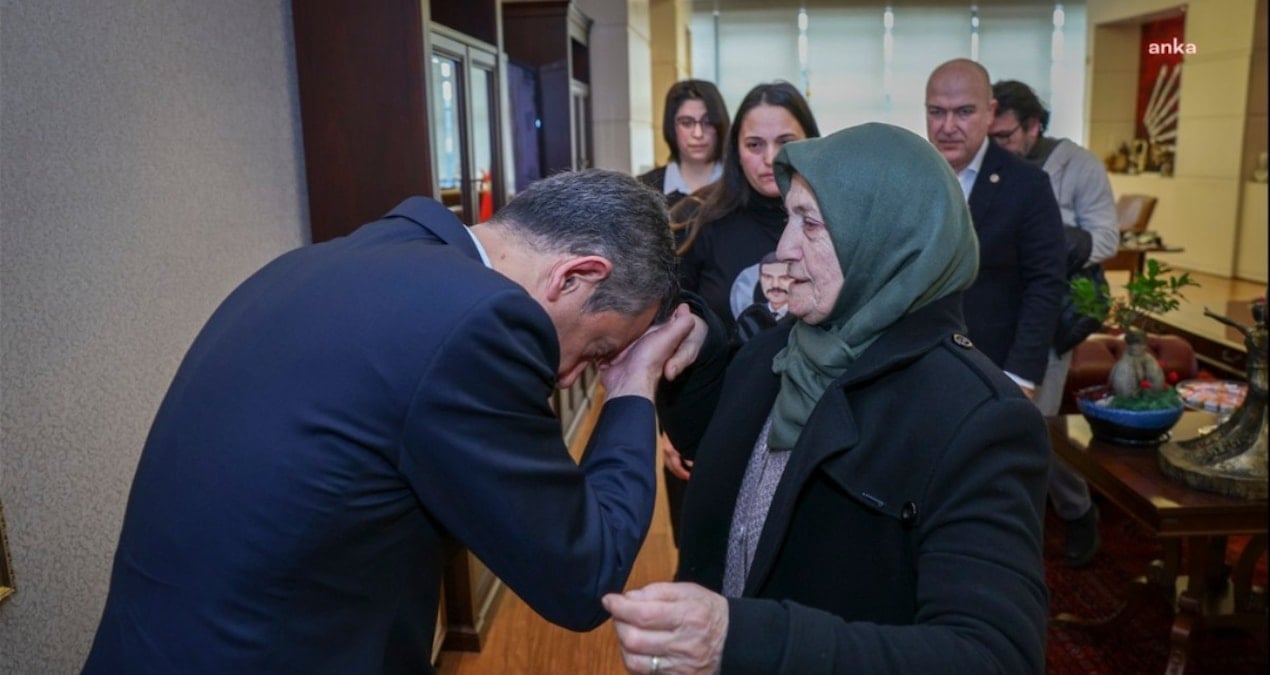 CHP Genel Başkanı Özgür Özel, Saniye Ateş ile görüştü