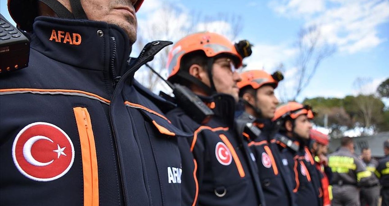 Ege’de deprem hazırlığı: AFAD 70 kişilik ekibi İzmir’e gönderdi
