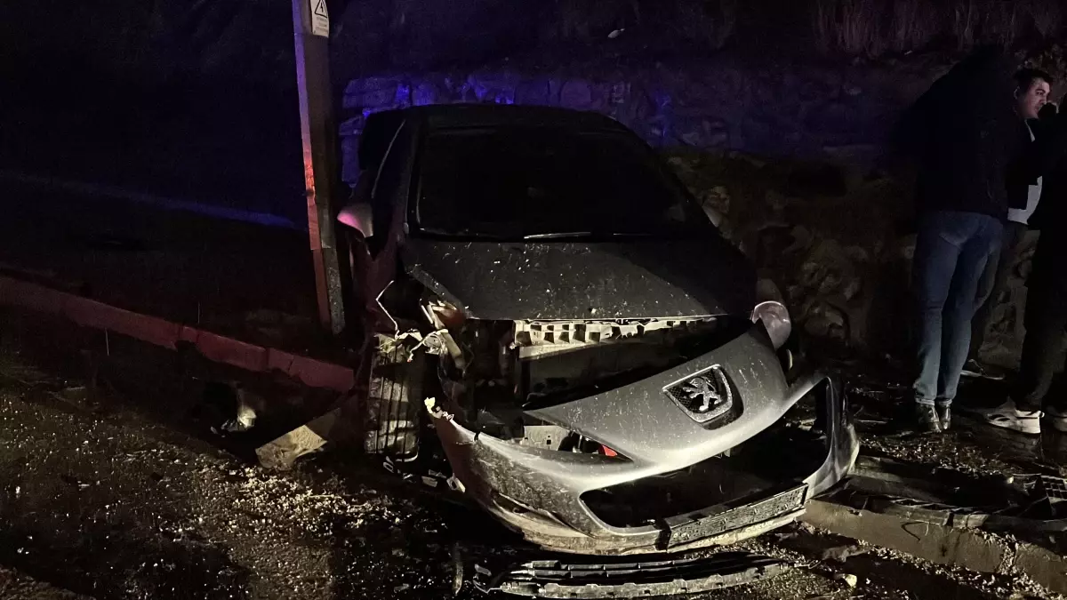 Gebze’de Otomobil Kazasında 5 Kişi Yaralandı