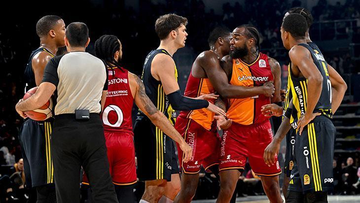 Olaylı derbide Fenerbahçe Beko, Galatasaray’ı devirdi!