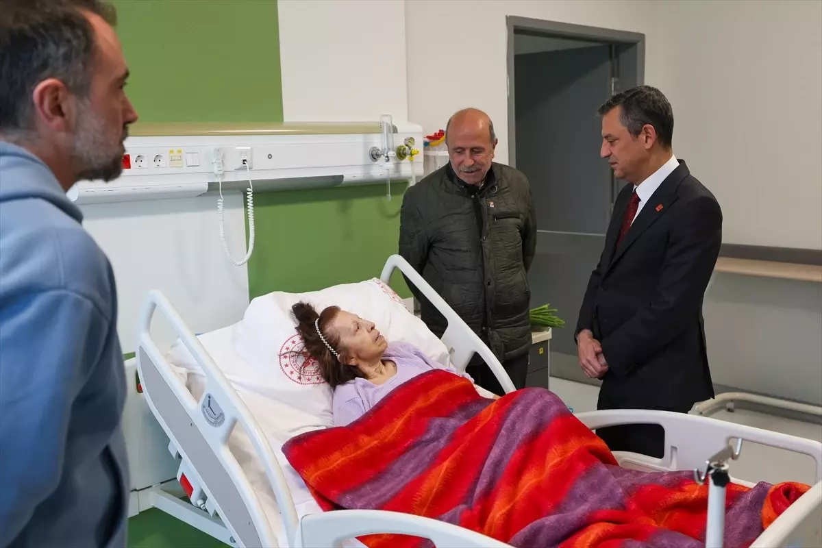 Özgür Özel, Nükhet Tartan’ı Ziyaret Etti