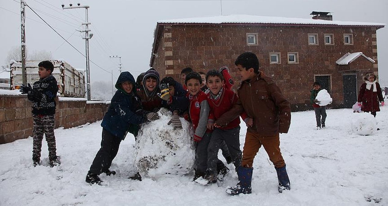 Valilikten ‘kar tatili’ isteyen öğrencilere mesaj: Öğretmenlerimiz sizi bekler