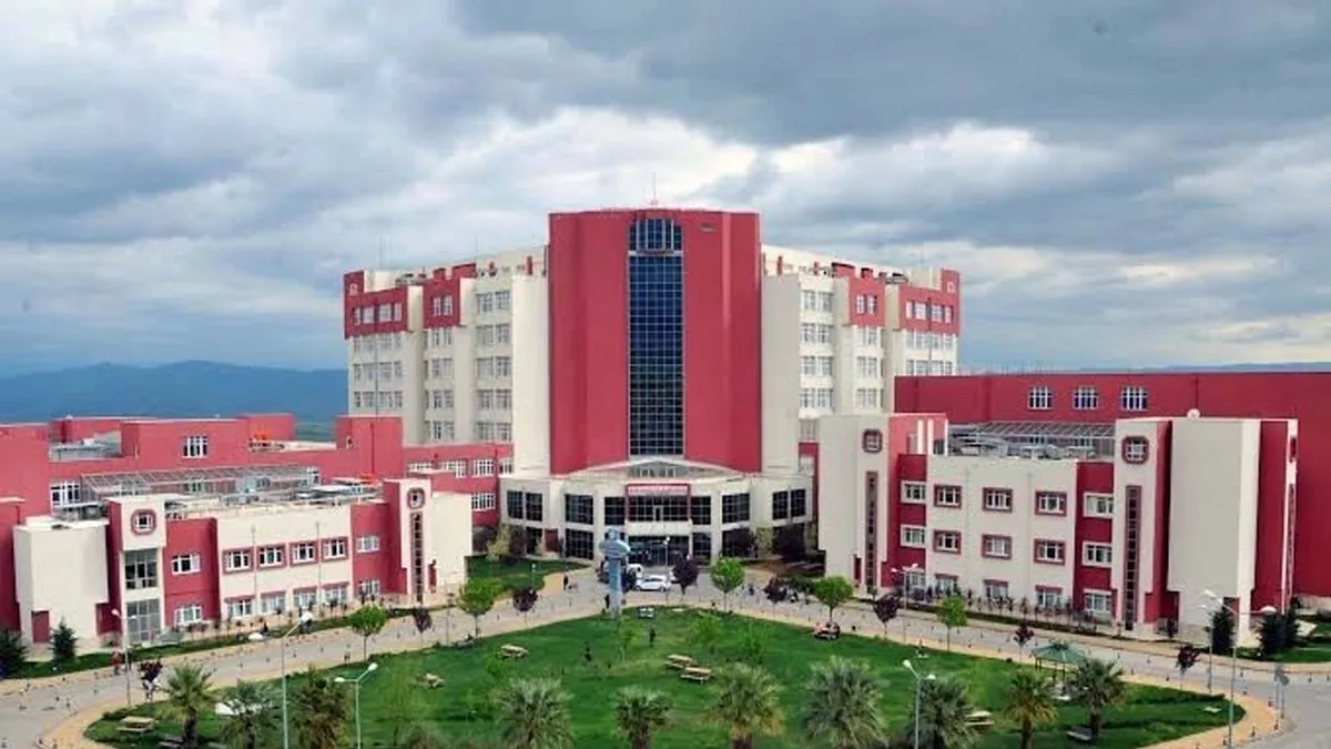 Hastanede “bıçak parası” skandalı! Doktor ve sekreteri gözaltında! Evinden çıkanlar ekipleri şoke etti!
